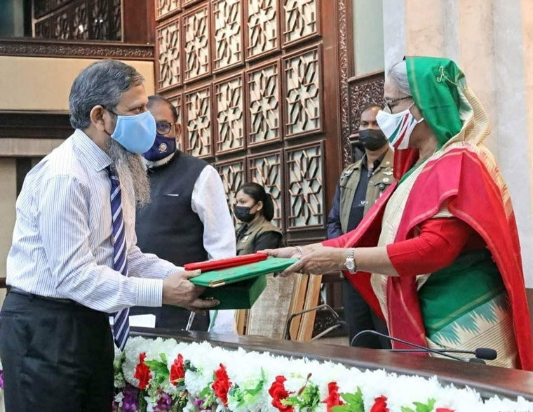 Prof. Dr. Md. Kamrul Islam receiving Independence Medal from Prime Minister Sheikh Hasina